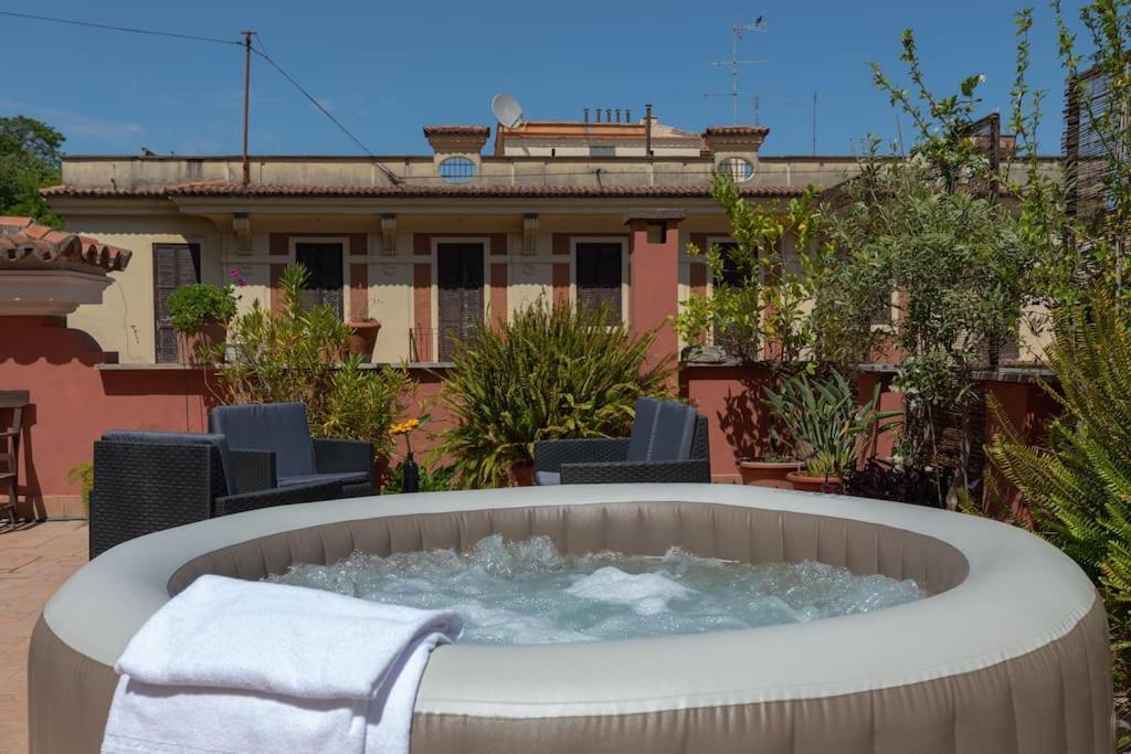 Penthouse With Jacuzzi On Private Terrace In Trastevere โรม ภายนอก รูปภาพ