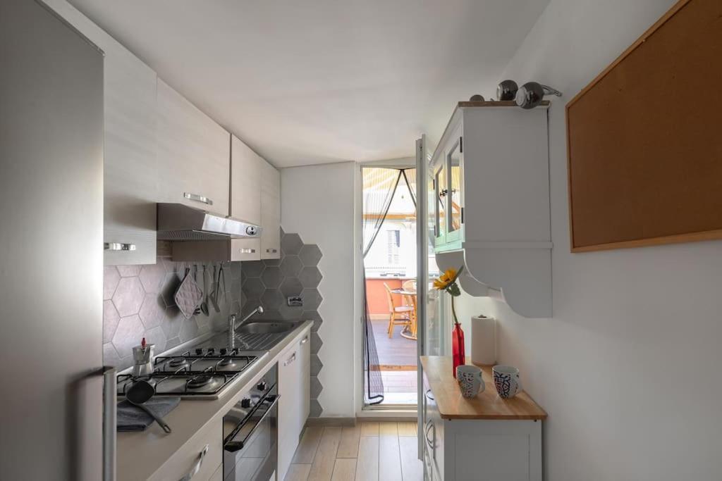 Penthouse With Jacuzzi On Private Terrace In Trastevere โรม ภายนอก รูปภาพ