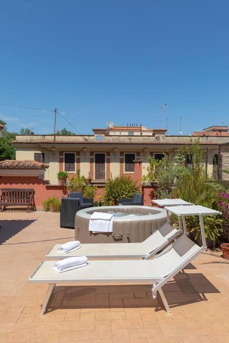 Penthouse With Jacuzzi On Private Terrace In Trastevere โรม ภายนอก รูปภาพ