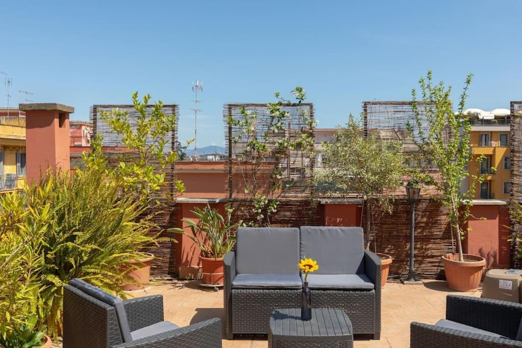 Penthouse With Jacuzzi On Private Terrace In Trastevere โรม ภายนอก รูปภาพ