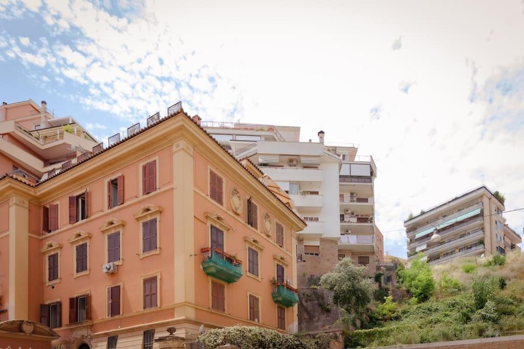 Penthouse With Jacuzzi On Private Terrace In Trastevere โรม ภายนอก รูปภาพ